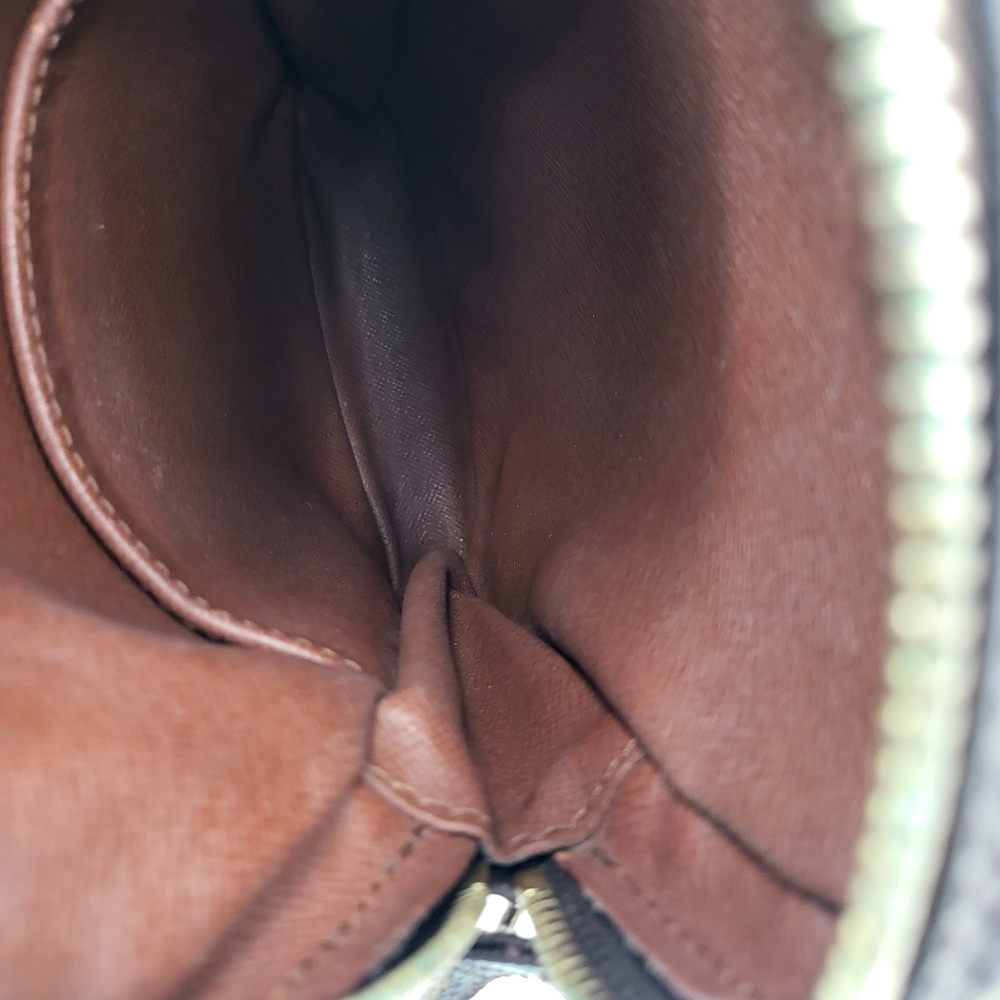 Louis Vuitton Monogram Danube Crossbody Shoulder Bag.. Authentic.. - Picture 8 of 16